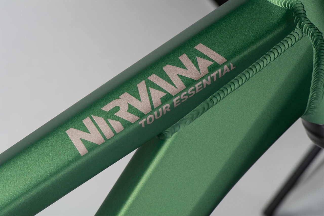NIRVANA TOUR ESSENTIAL
