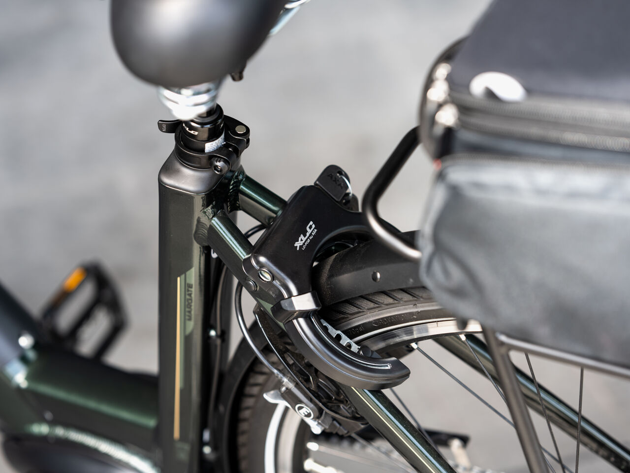 XLC Frame Lock Fantomas II LO-F02 + LO-F04 Cable, Key Not Removable